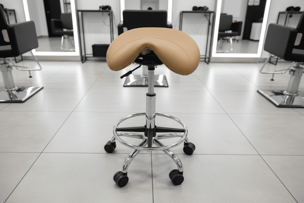 Ergonomische Kapperskruk met voetring - Beige - KS Medical Group