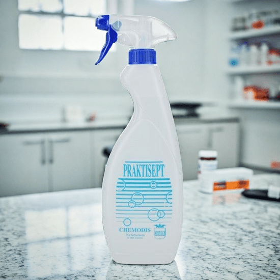 Praktisept - Reinigingsmiddel - Sprayflacon - 500 ml.Snelle & effectieve reiniging in sprayflacon. Desinfectiespray voor professioneel gebruik. Desinfectiespray kopen doe je bij KS Medical Group.